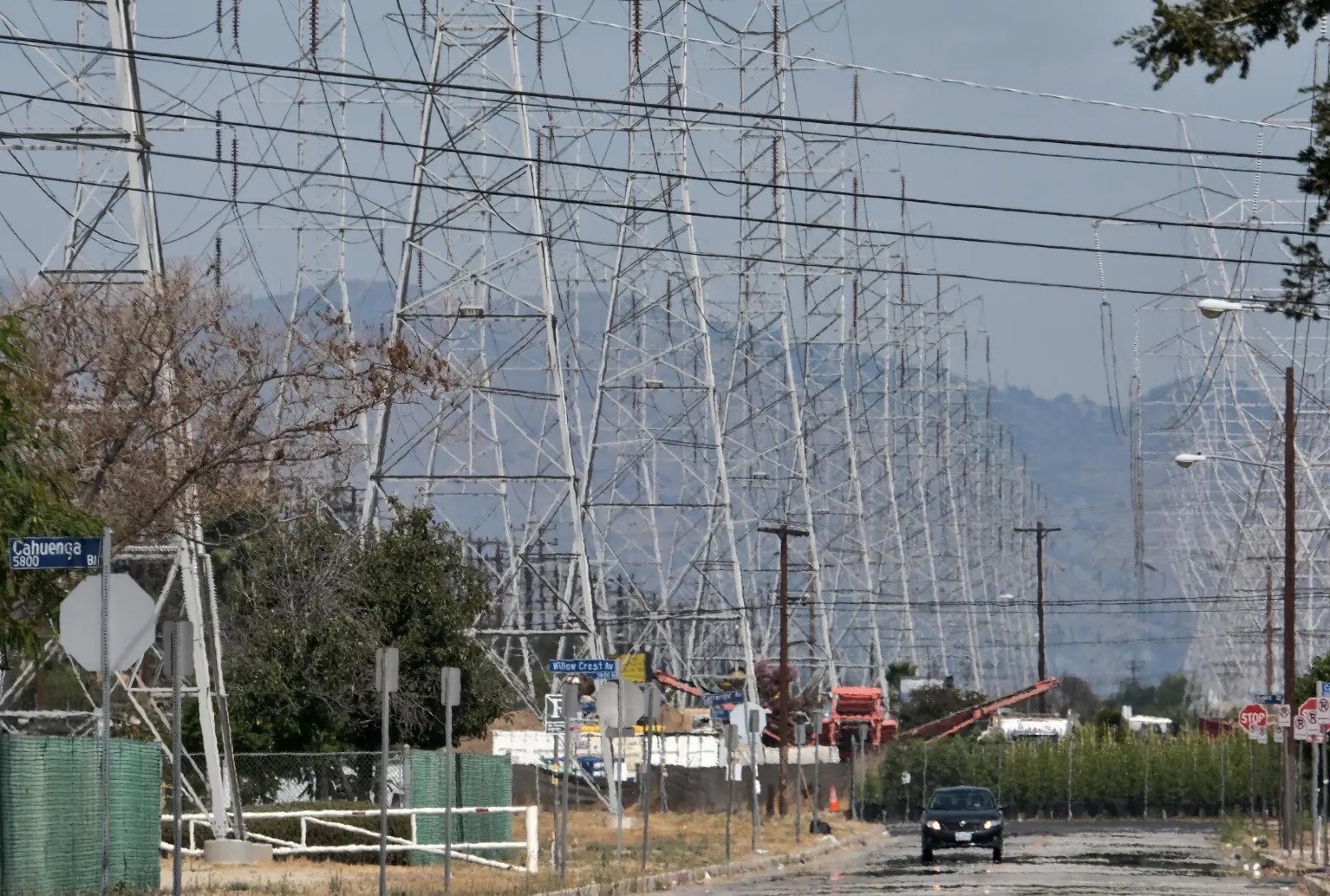 California grid overwhelmed and ordered rolling power outages during the August 2020 heat wave